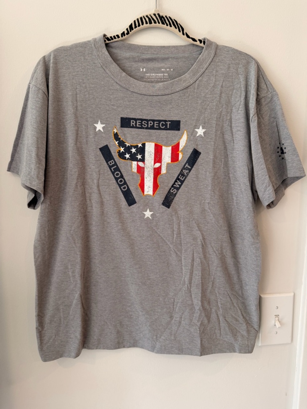 Under Armour Girlfriend Tee Gray T‑Shirt with American Flag Bull Logo